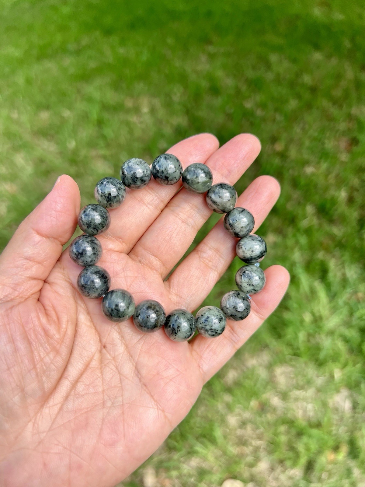 Genuine Qinghua Sesame Nephrite Jade 11.8mm Bead Bracelet H59 1