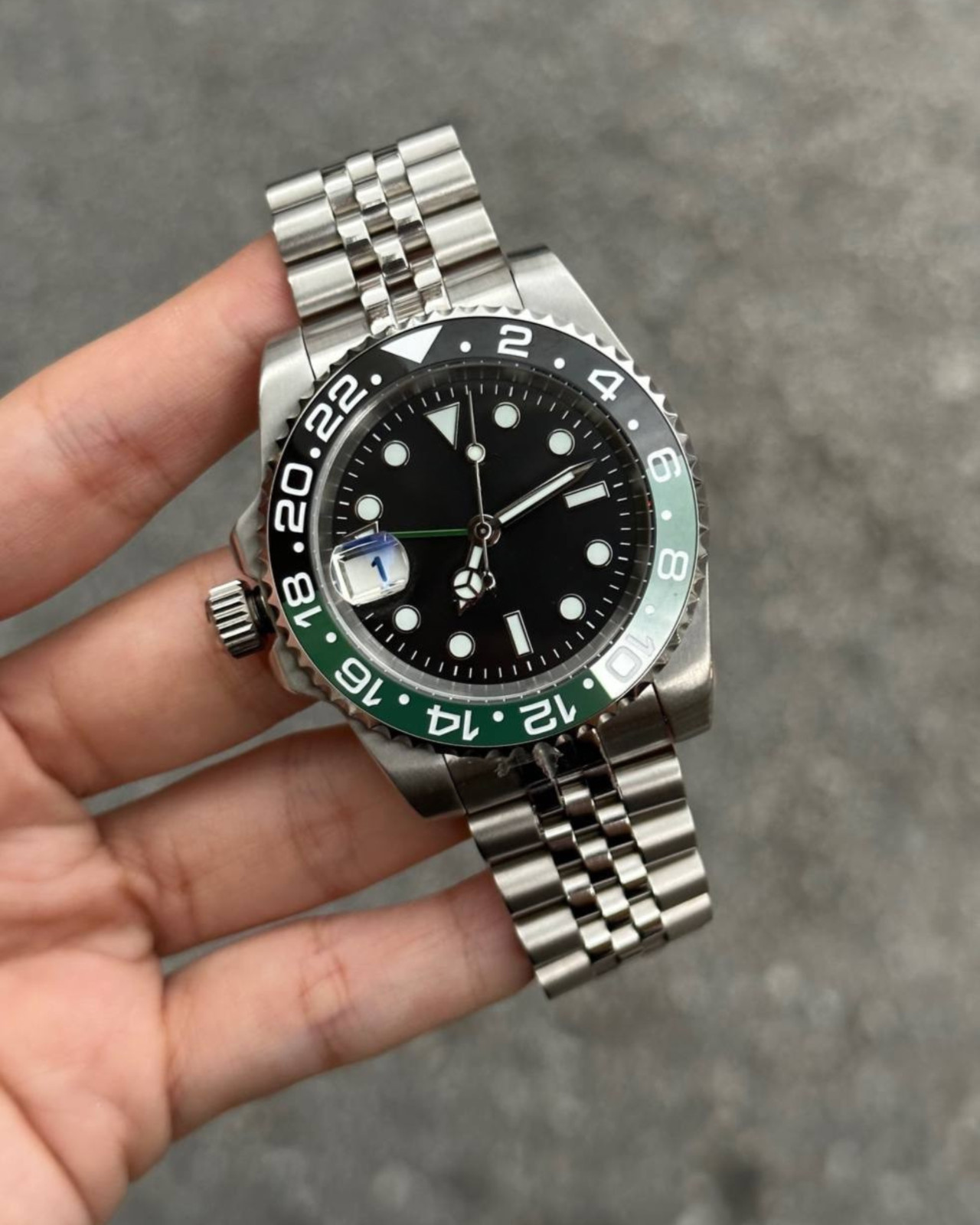 PrimeCrown Left-Crown GMT Automatic | Green/Black Bezel | NH34