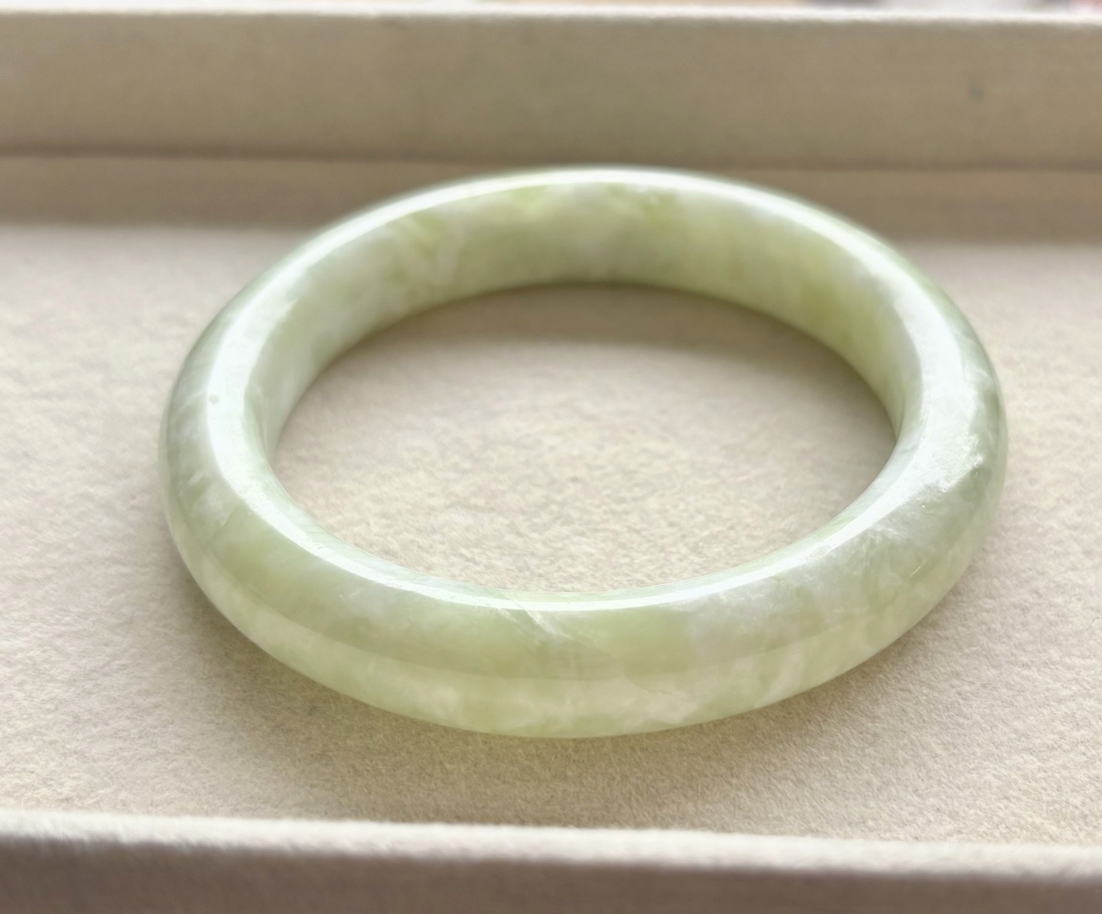 61mm Xiu Jade Women’s Bangle 100% Natural Green Bangle Jadeite