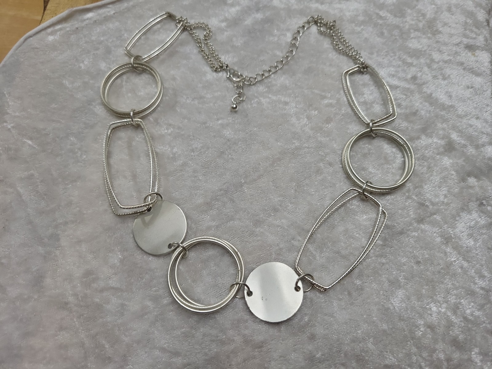 Necklace Silver Tone Shapes and Large Links Necklace 30″