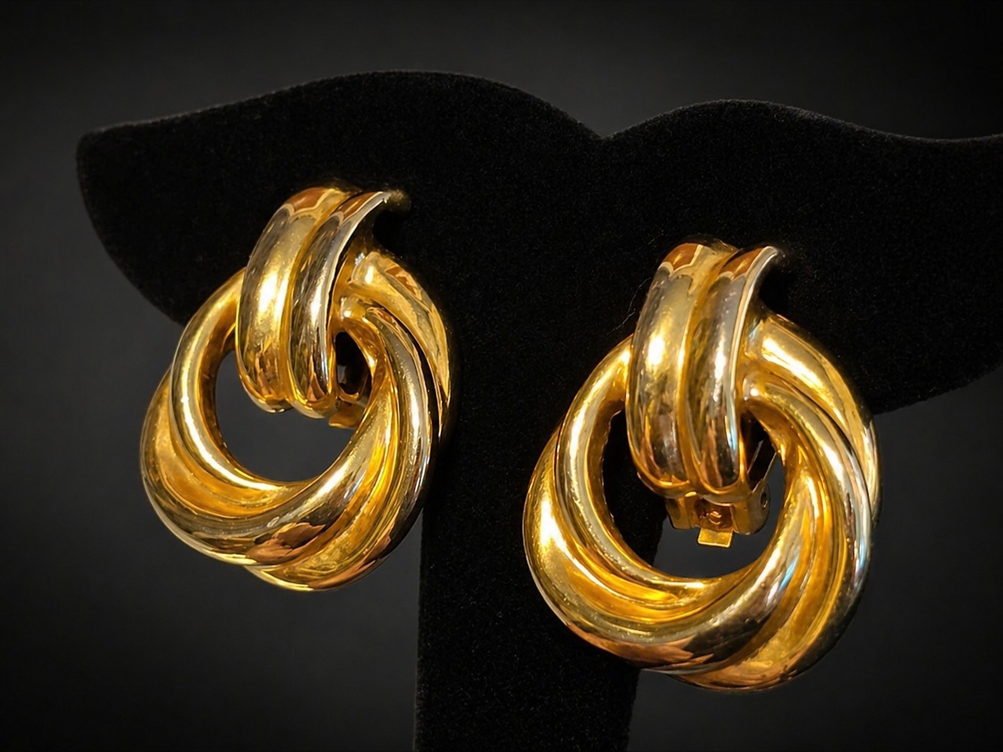 Vintage 1980s Gold-tone Clip-on Dangle Earrings 1.5″ Doorknockers Chunky gc20