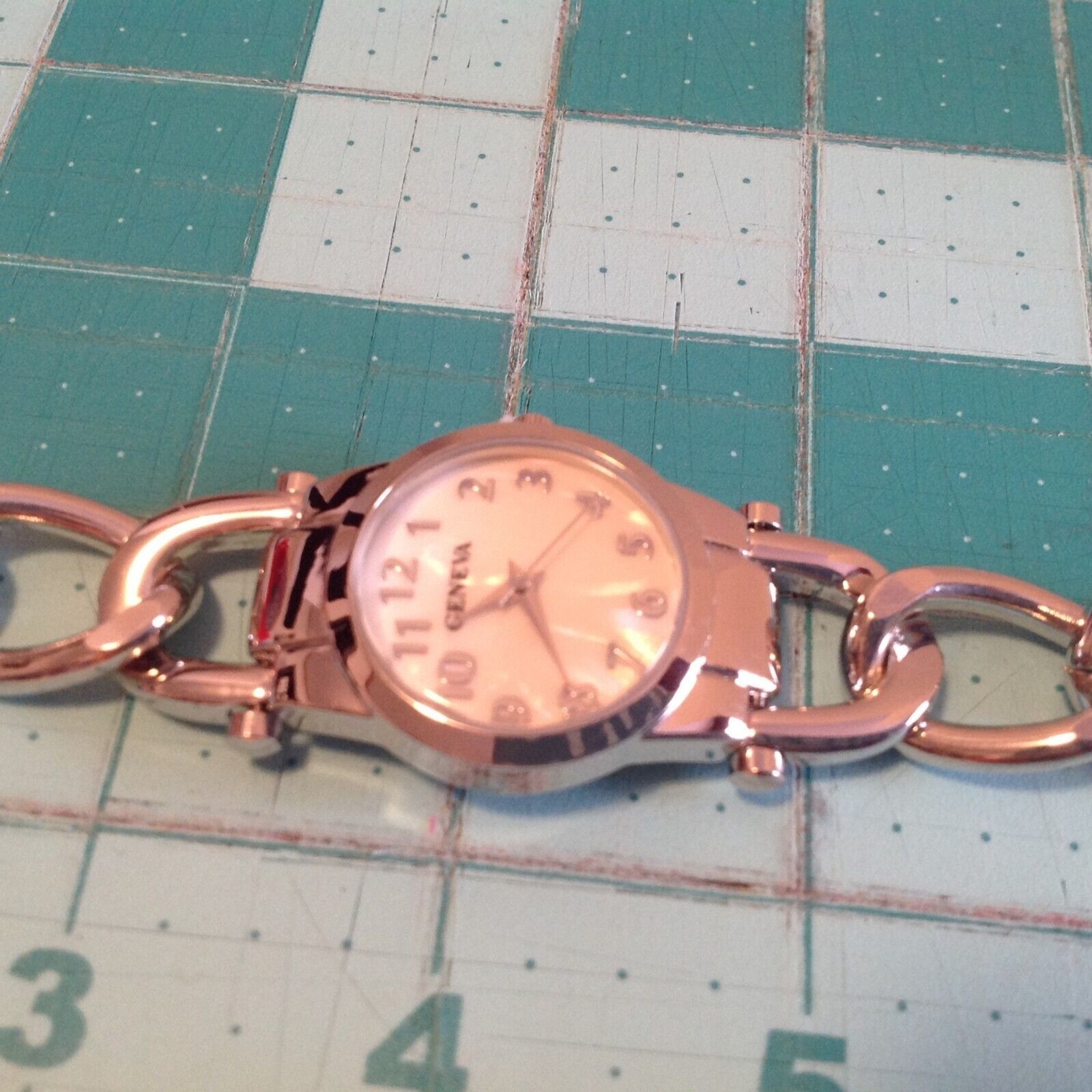 Geneva Women’s Watch Wrap Around Silver Tone Chain Long Snap Band Needs Battery