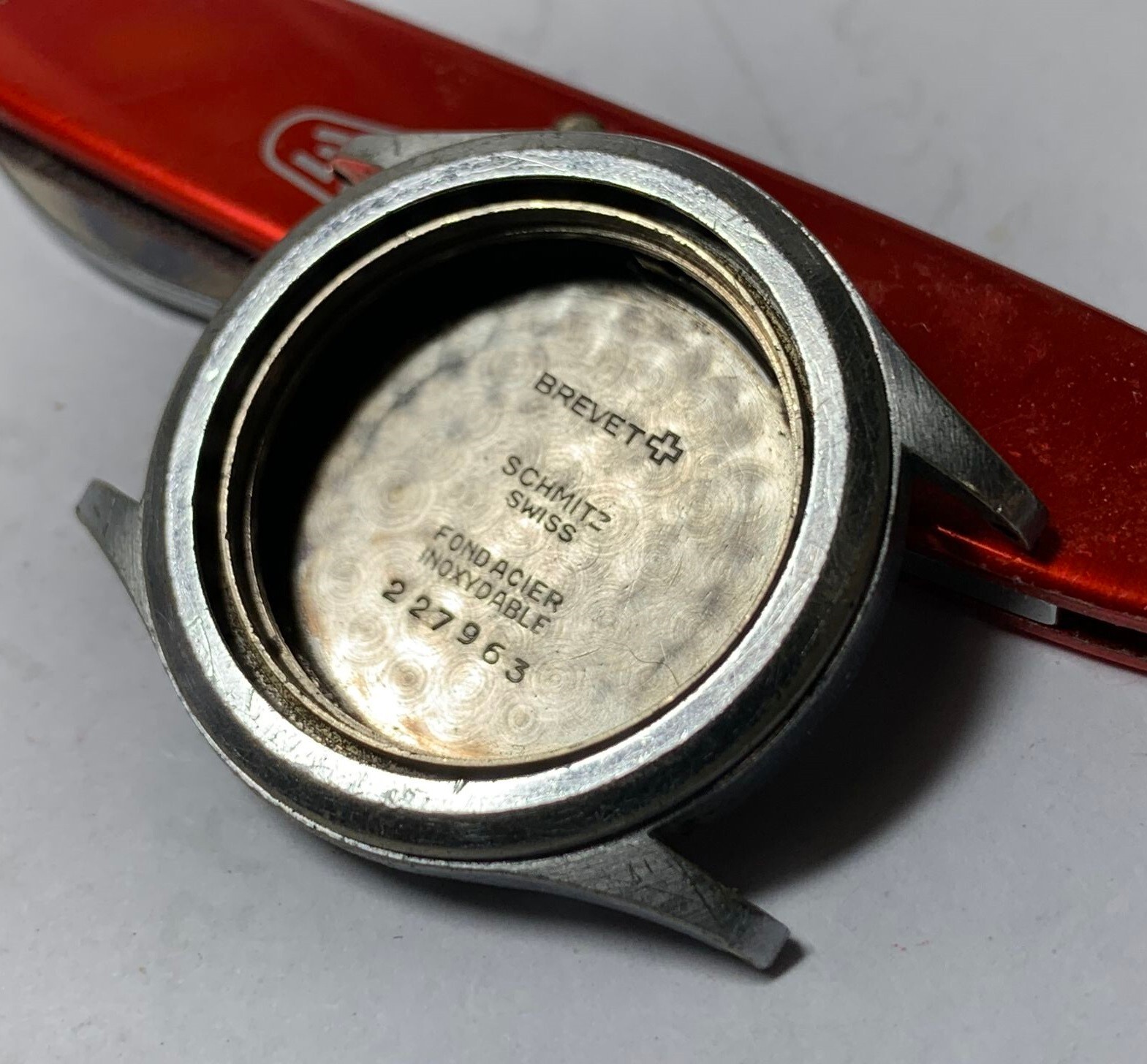 UNUSUAL 1943 Schmitz Swiss Made 32.4mm 10 ½L Hidden Crown Case Flip Up Bezel !