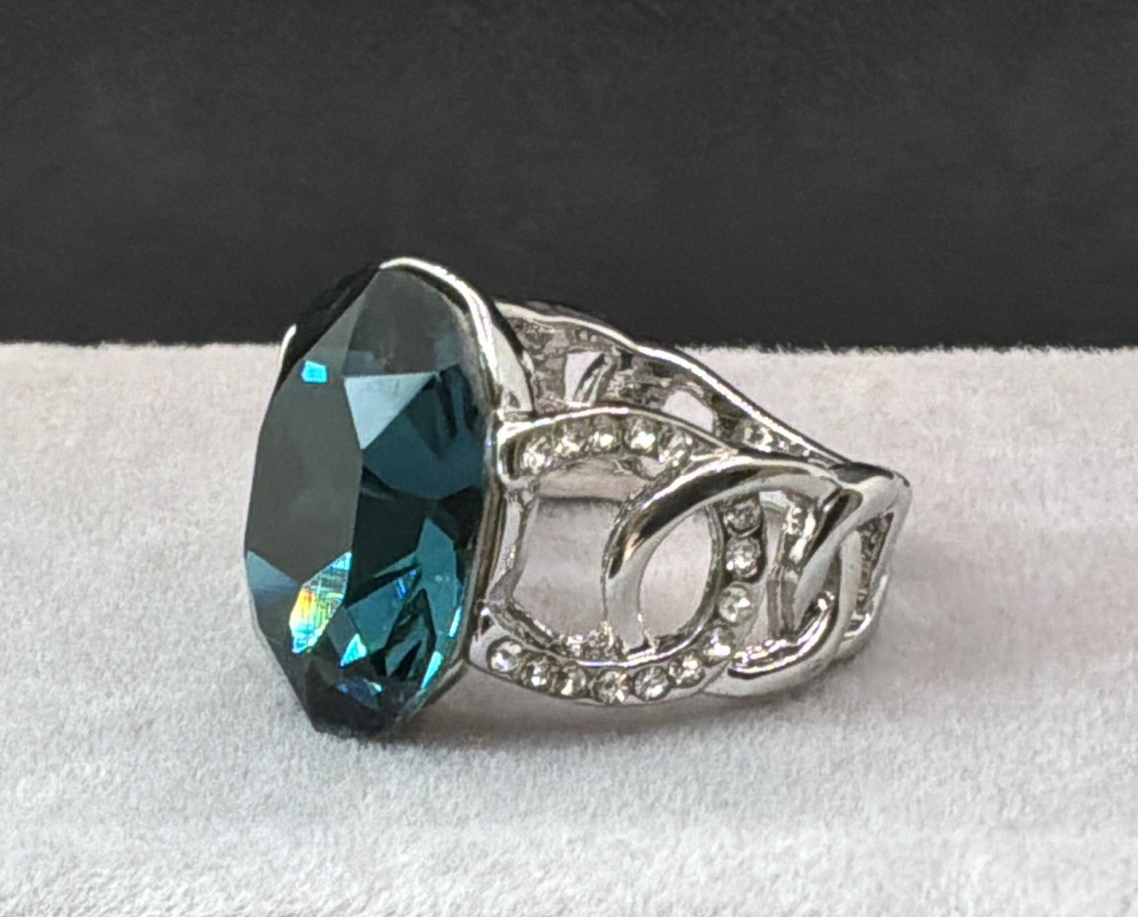 LONDON BLUE TOPAZ RING – 20X14mm Or 18.0ctw – White Accents – .925 SS !!!