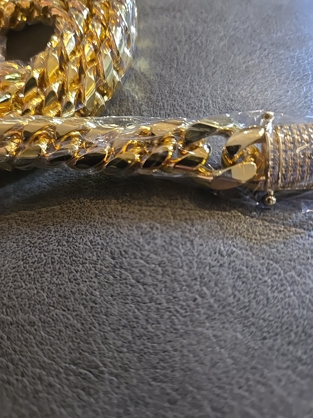 Unisex-Adult Miami Cuban Link Gold Colored 30 Inch Chain With Triple Closure NIB