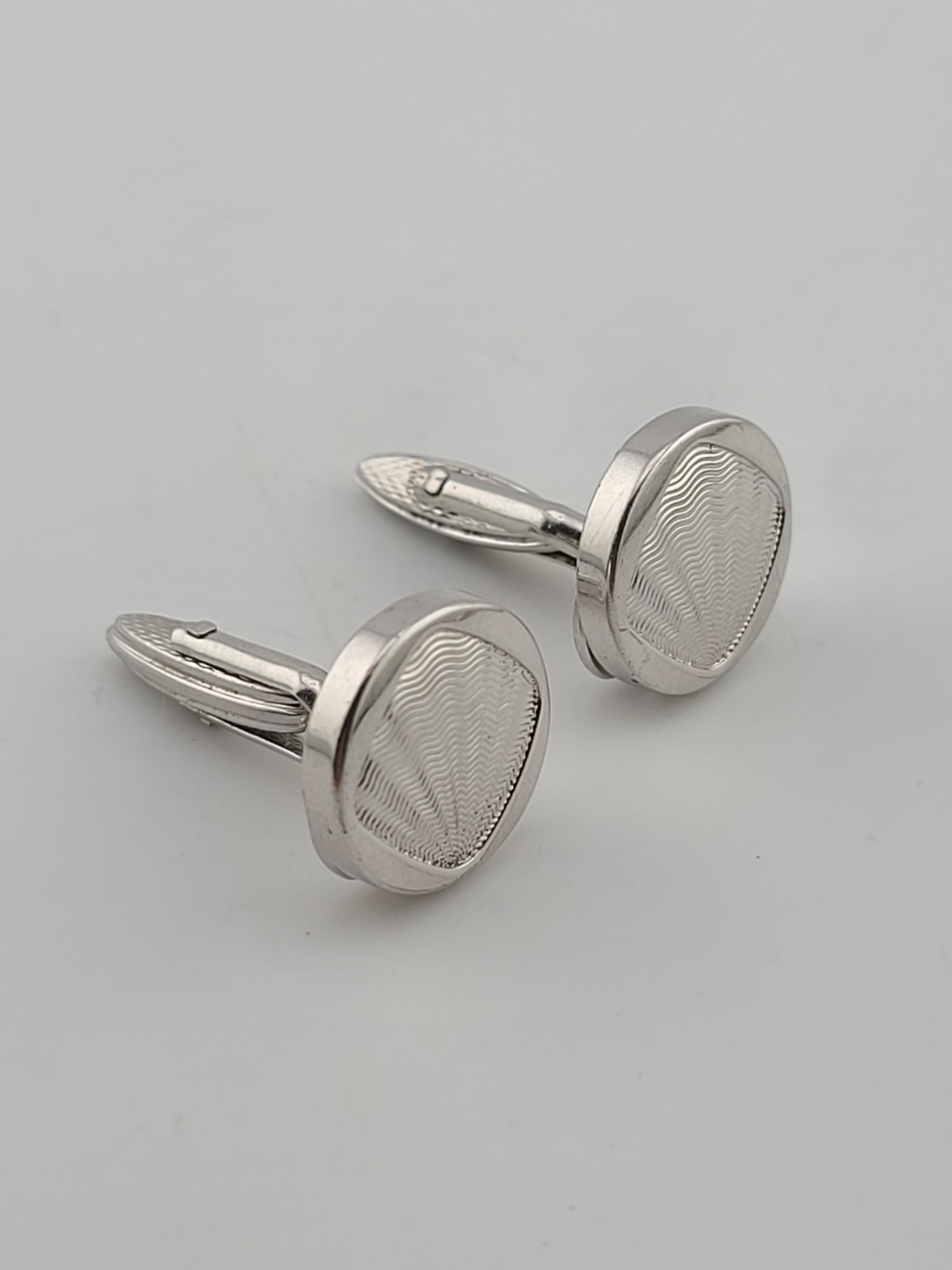 Vintage 1980’s Alfred Dunhill Sterling Silver Seashell Round Cufflinks England.