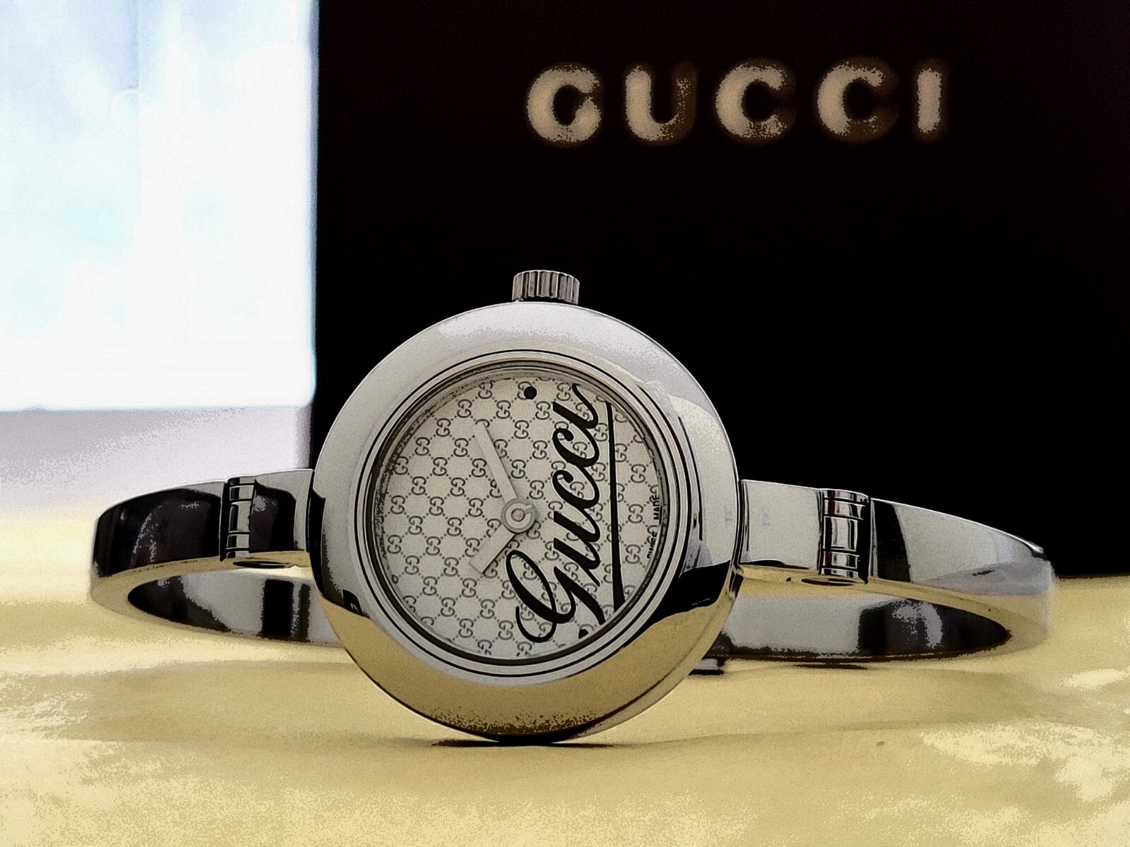 Gucci 105 Ladies💃Authentic,Near Mint,Hardly Worn,Absolutely Beautiful,Box,Tag.