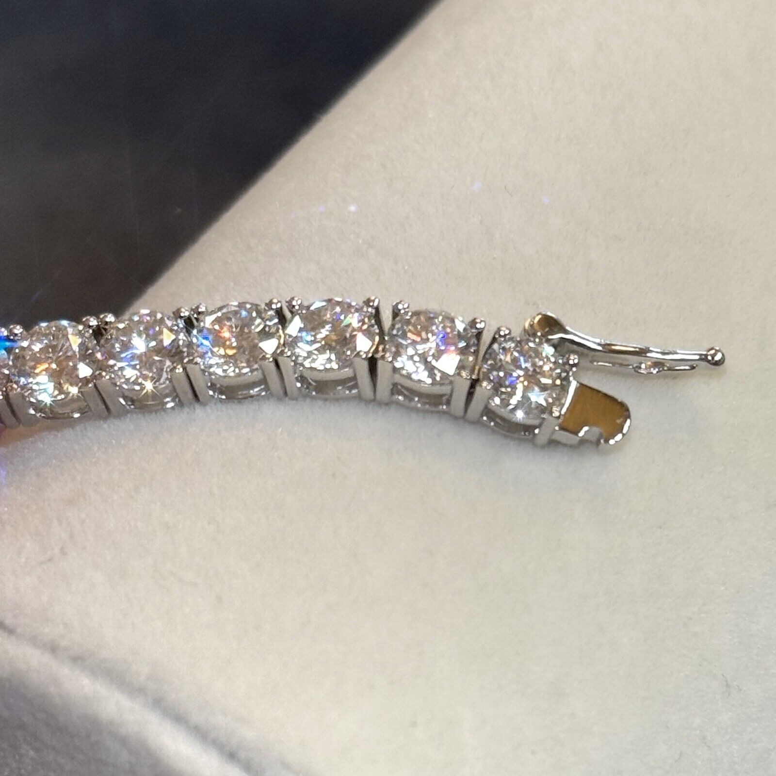 VVS1 Certified Moissanite Tennis Bracelet – 925 Silver or Gold Plated All Sizes