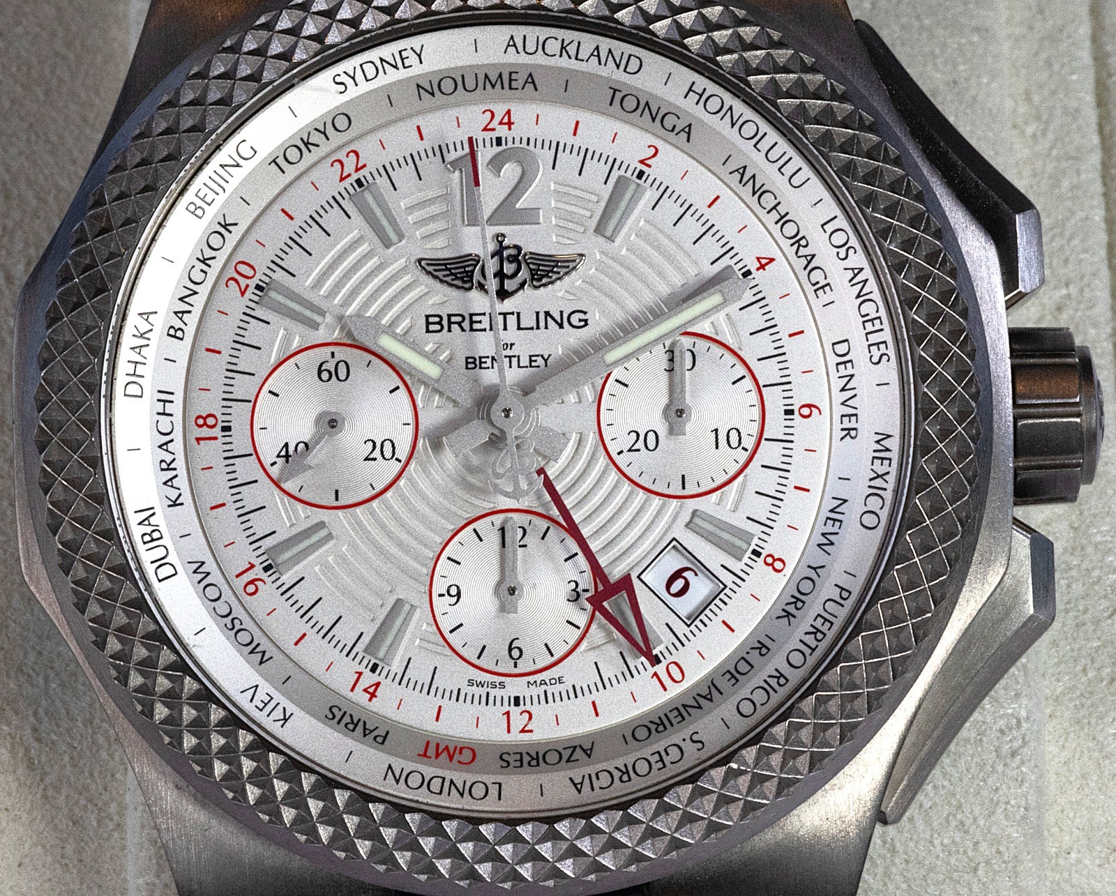 Breitling Bentley GMT Light Body B04 White Dial Rubber Strap 45mm Titanium Case