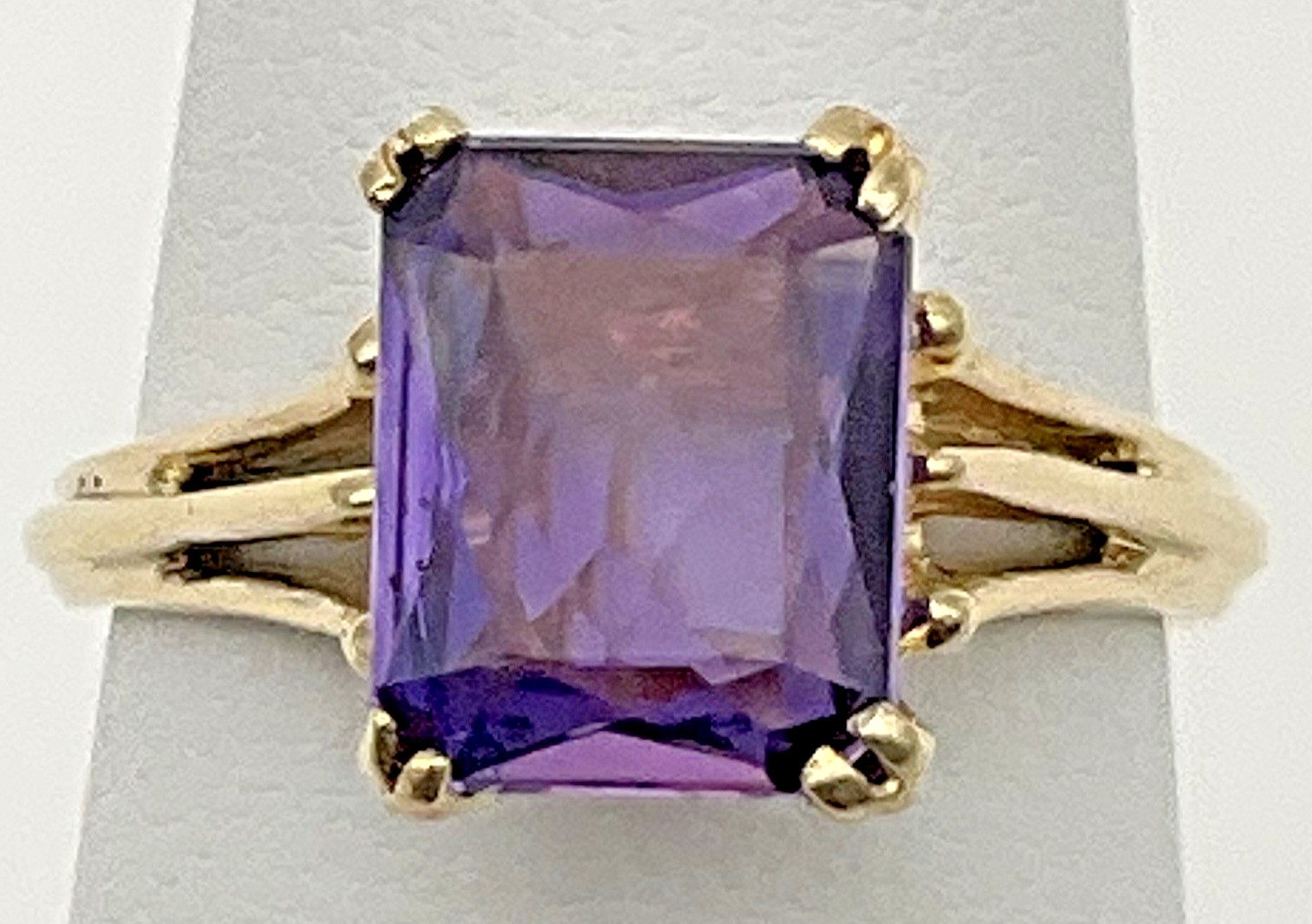 14k Yellow Gold 1.83ct Emerald Cut Amethyst Ladies Ring