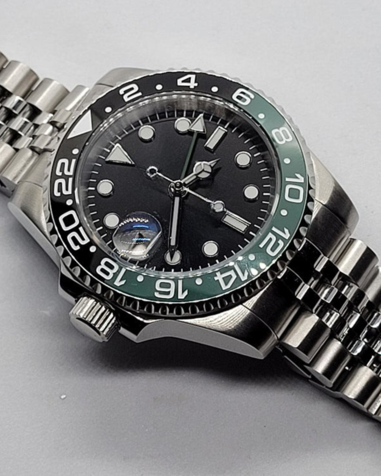 PrimeCrown Left-Crown GMT Automatic | Green/Black Bezel | NH34