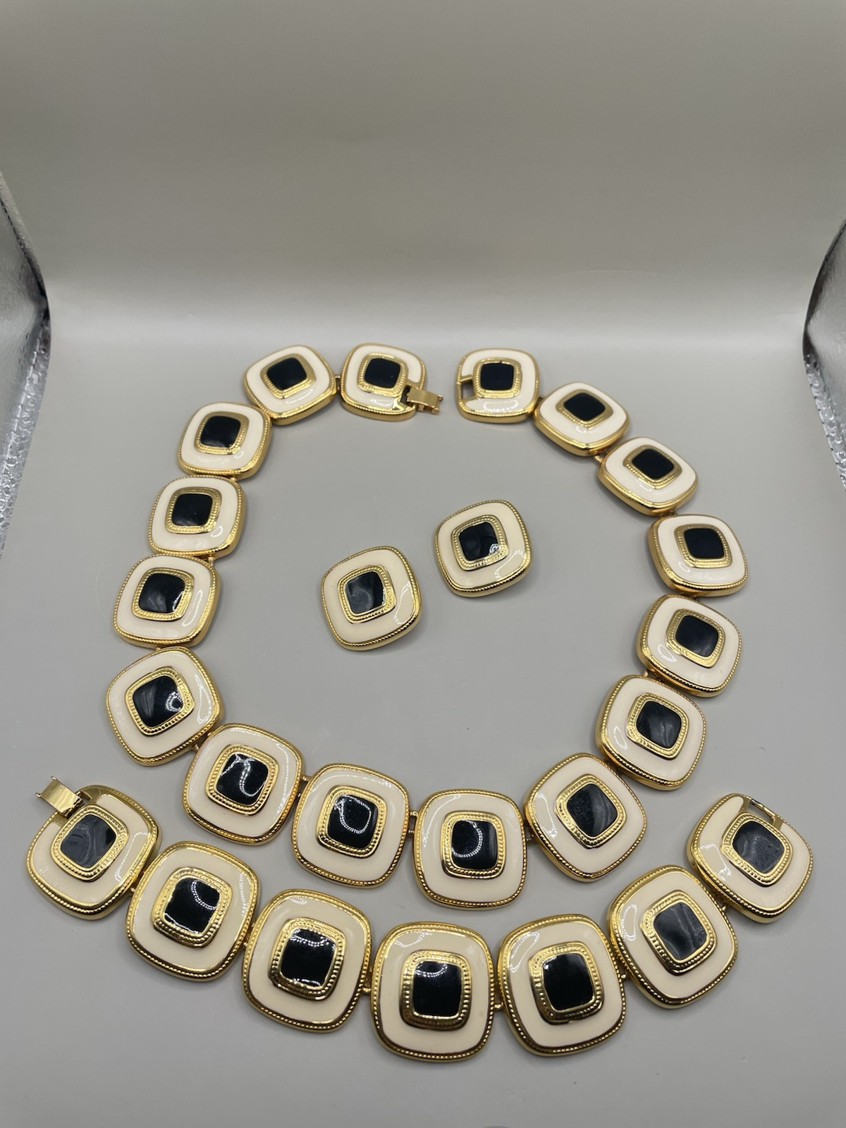 VTG Black & Cream Enamel GoldTone Link Necklace Bracelet & Clip-on Earrings Set