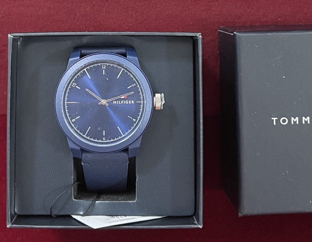 Tommy Hilfiger 1710543 Men’s Denim Navy Dial with Navy Leather Strap Watch, 42mm