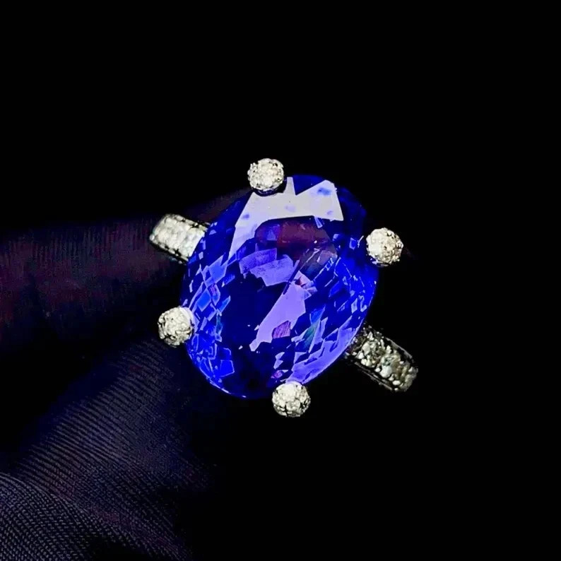 4.50Ct Oval cut Natural Tanzanite & Diamond 14K white gold Engagement Ring
