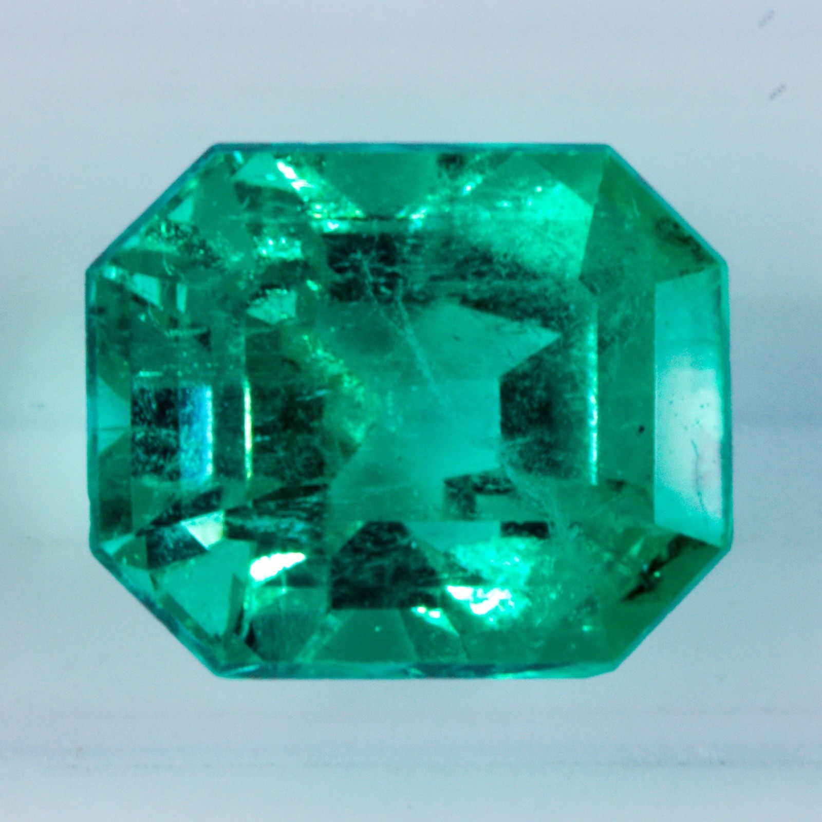 Natural Emerald (F2) from the Muzo, Colombia – 1.91 Carats – GIA Certified.