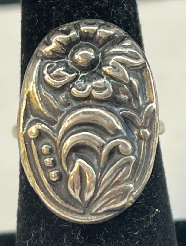Uncas Sterling Silver Floral Repousse Ring Size 7 Blooming Forget Me Not