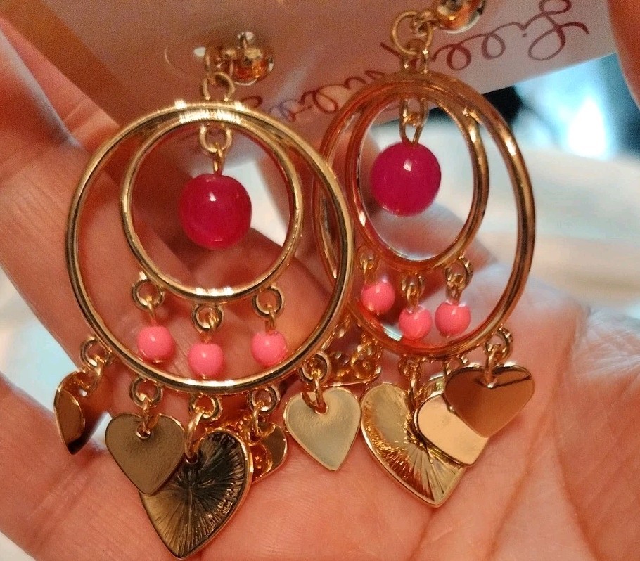 LILLY PULITZER EARRINGS NWT 🩷 Paradise Pink LOVE HEART CHARM Dangling PIERCED