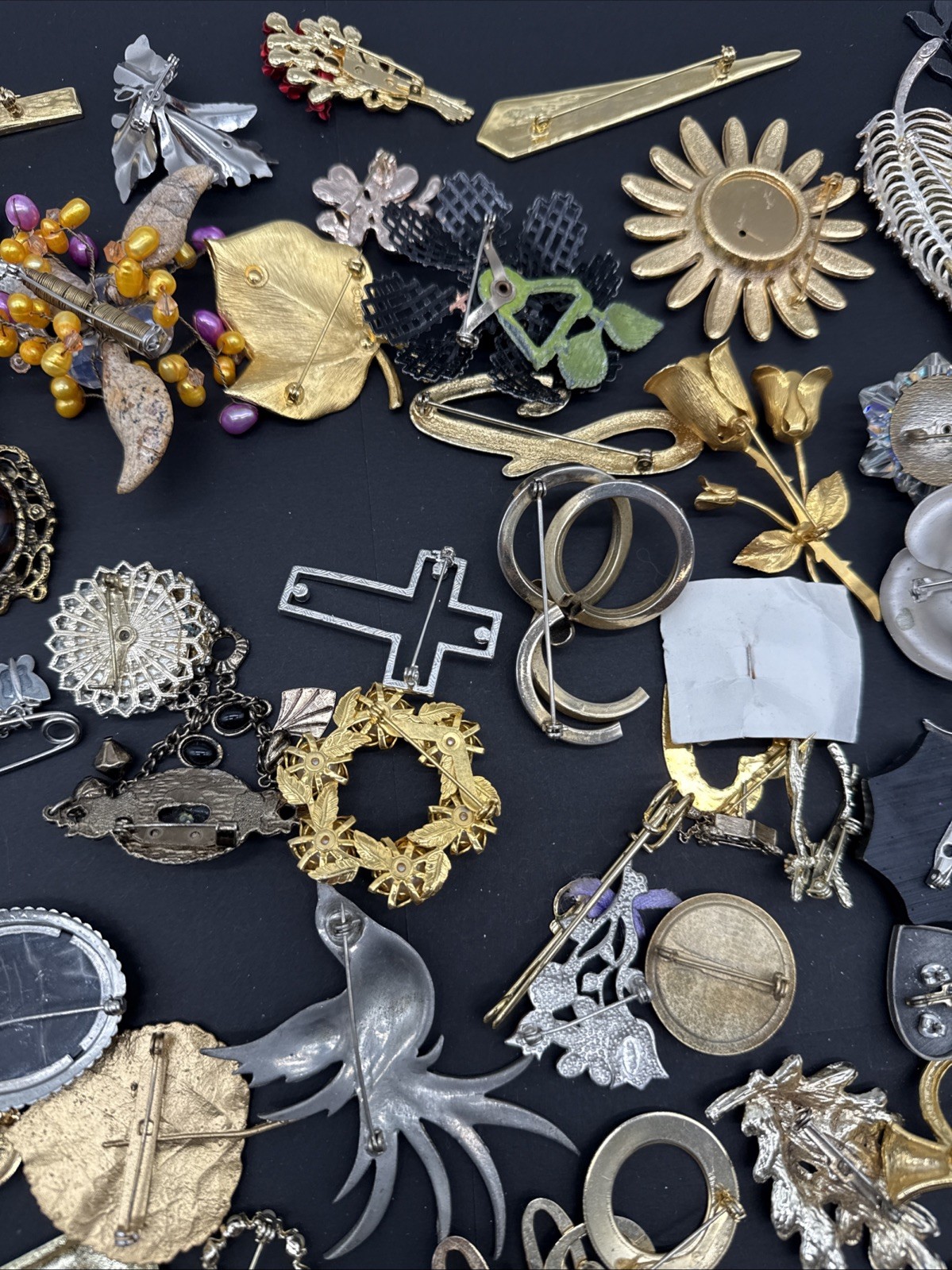 Lot Of 132 Brooches Pins – Many Signed – Silver Gold Tone Wholesale Resell J108b