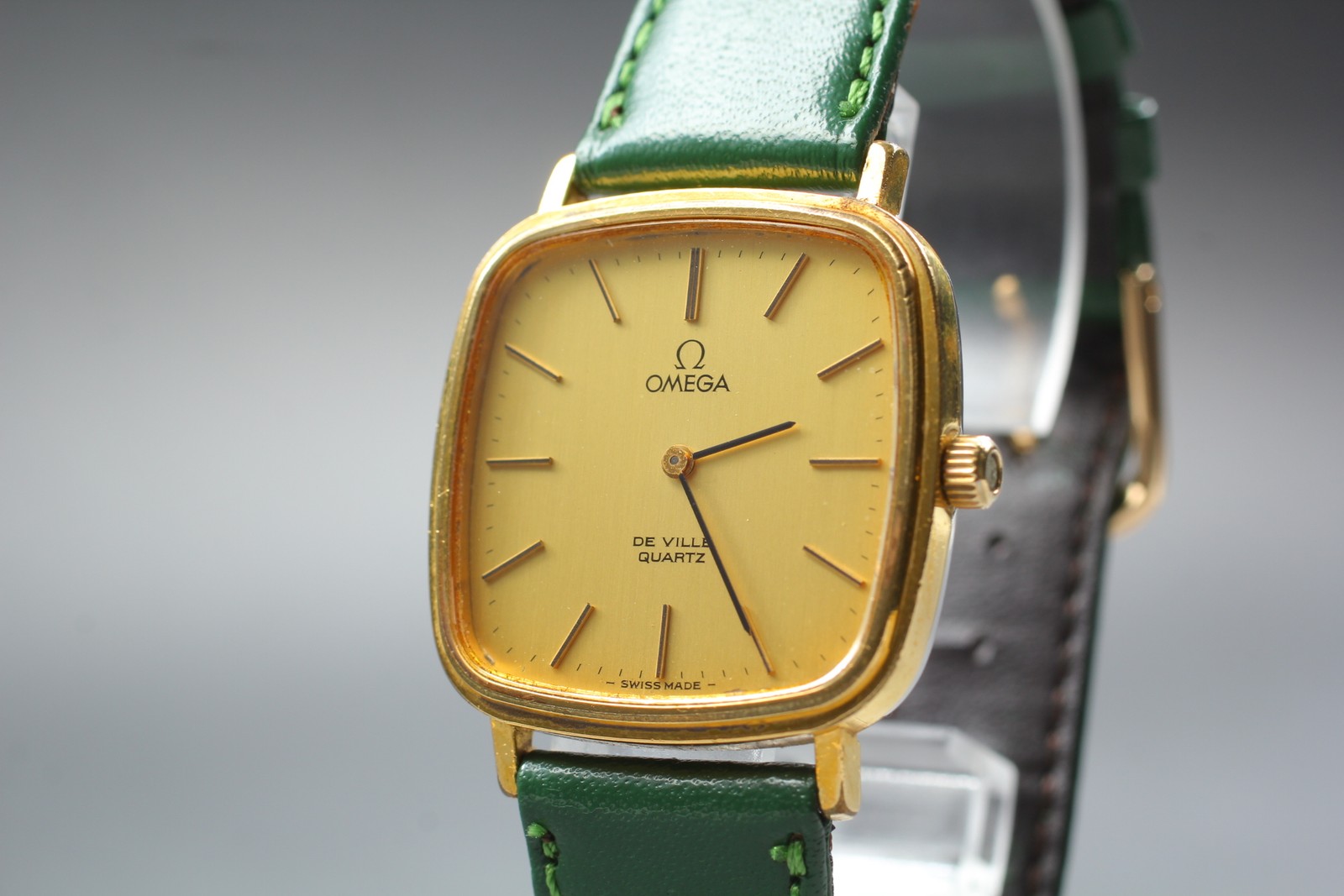 Vintage 1978 Near MINT OMEGA De Ville Cal.1330 31mm Gold Square Qz Men’s Watch