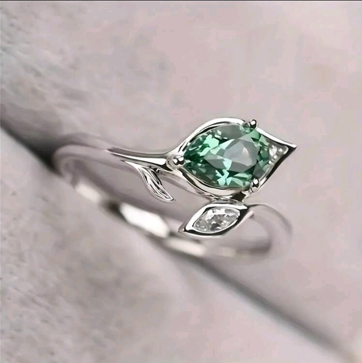 Silver-Plated Zinc Leaf Design Ring Size 6 With Green Pear-Shaped CZ