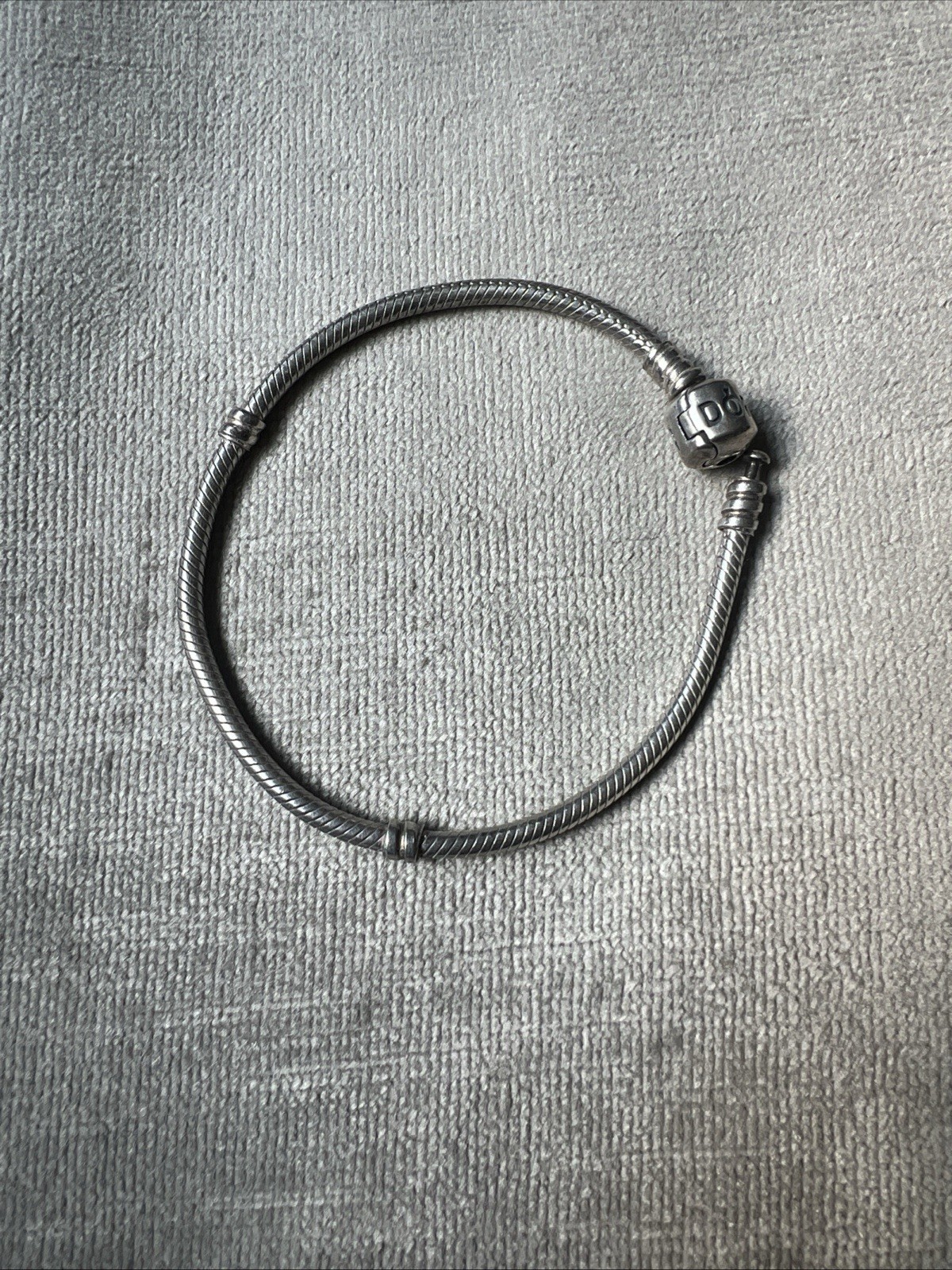 Authentic PANDORA 590702HV Sterling Silver Moments Snake Chain Charm Bracelet