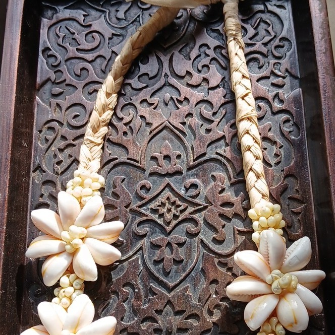 Handcrafted Natural Ivory Shell Flower Statement Ribbon Necklace Tie Closure