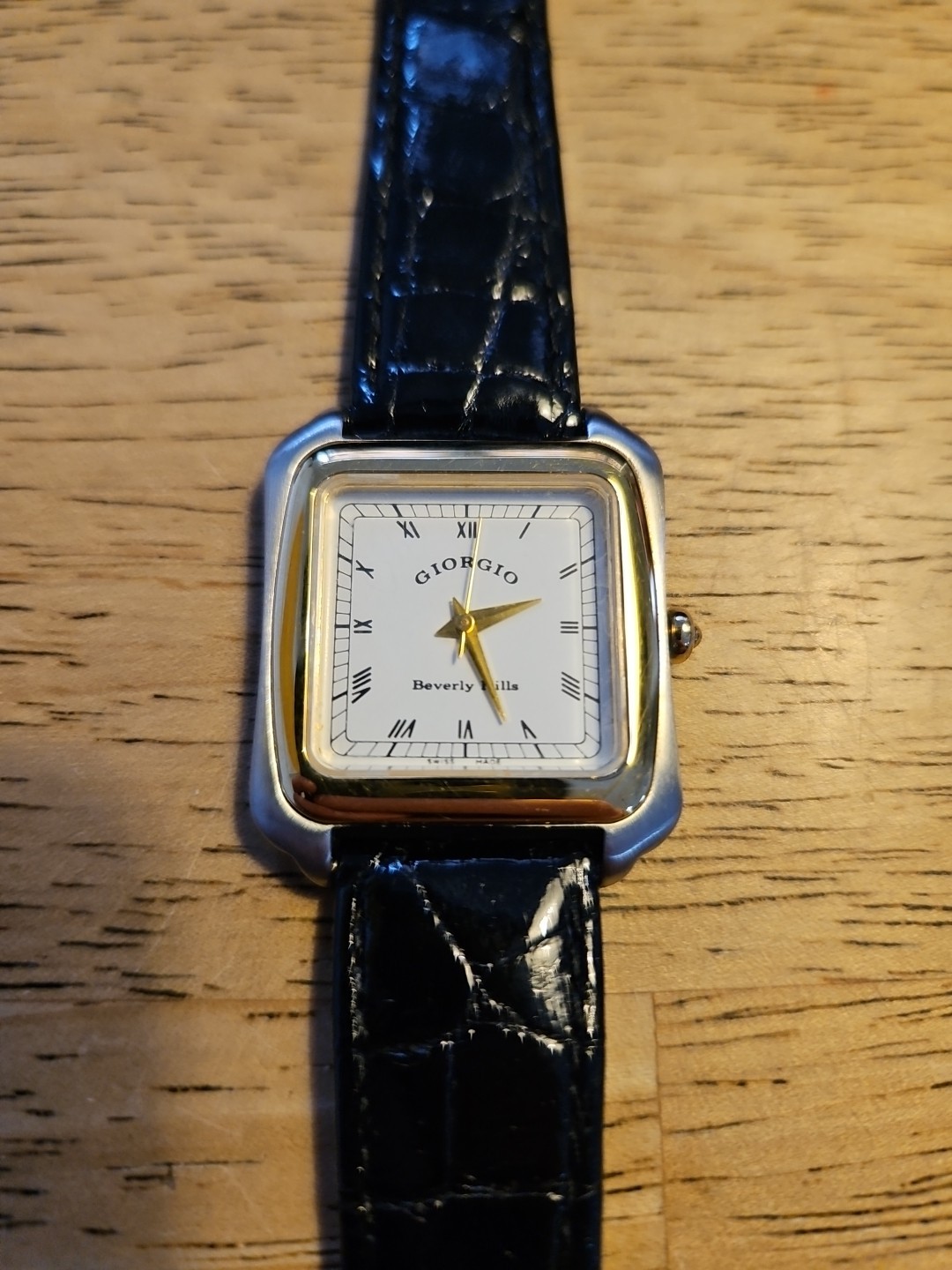 Giorgio BEVERLY Hills NOS Watch 28 Mm Unisex Tank Watch Gold Bezel