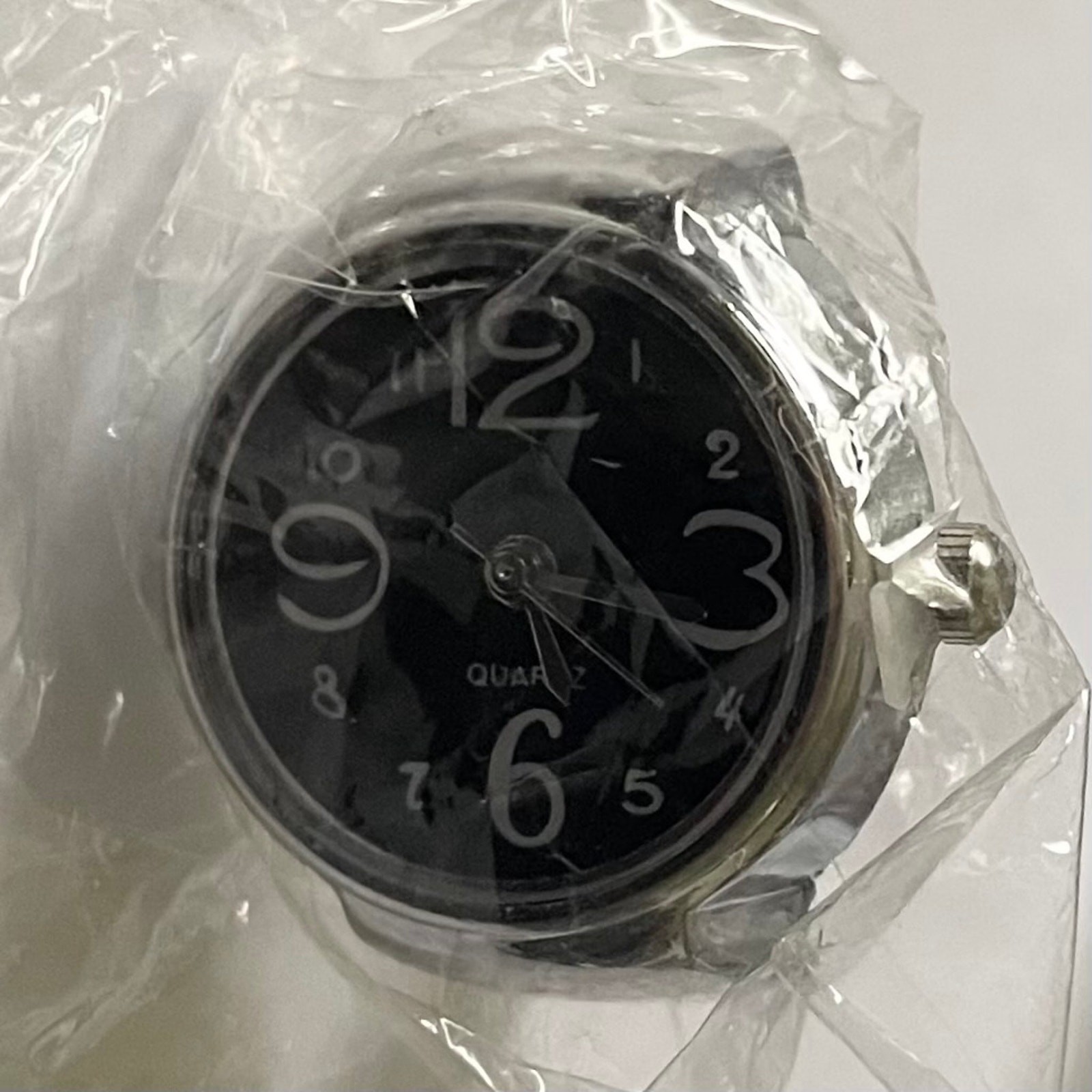 Retro Silver with Black Stainless Steel Stretch Band Quartz Movement Ring Watch