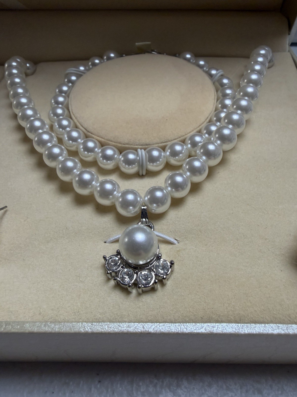 TRUMP MARINA HOTEL CASINO PEARL BRACELET NECKLACE EARRINGS WATCH SET COMB SHIP