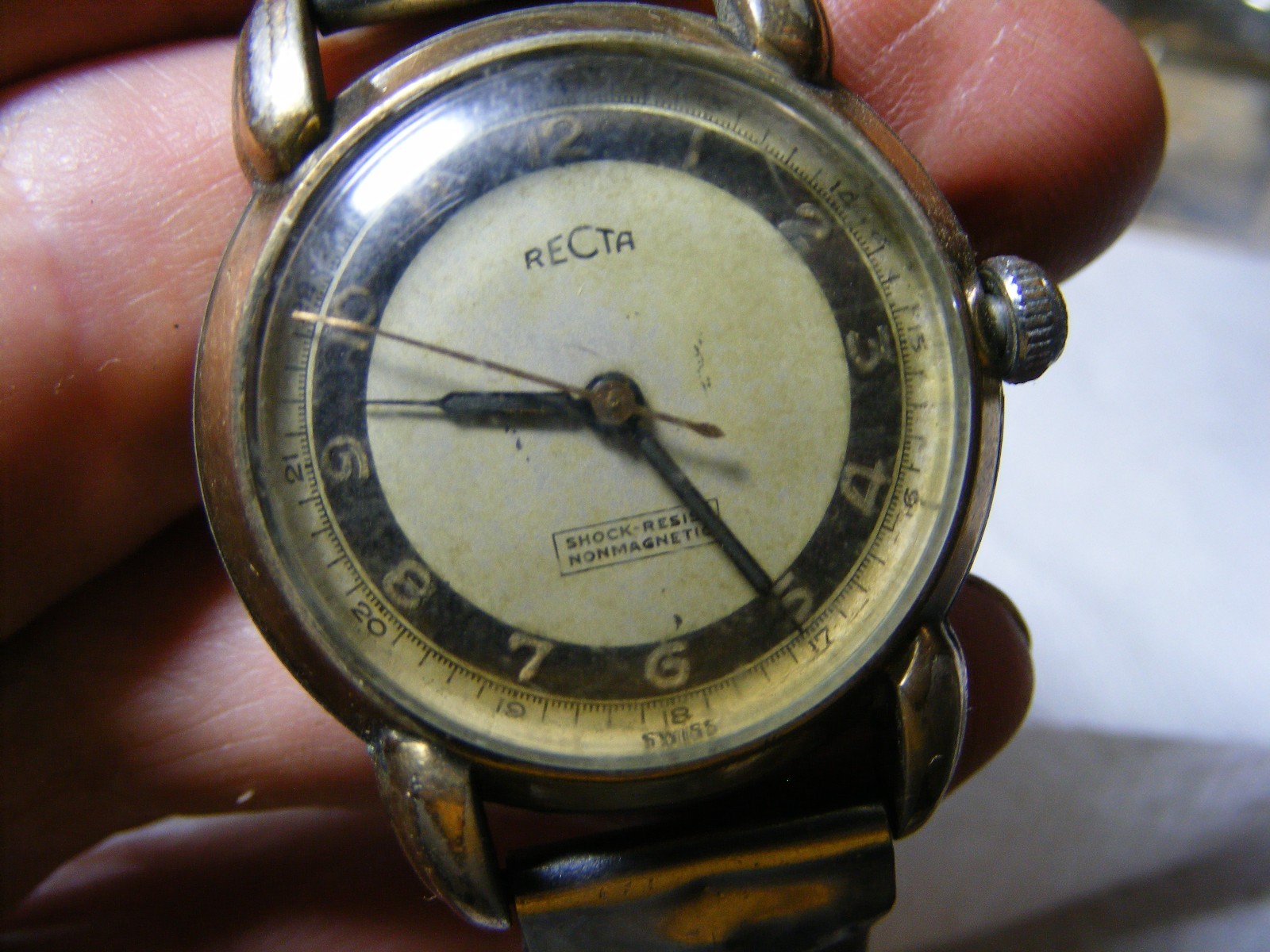 Vintage WWII RECTA Military Wristwatch shock resistant/Antimagnetic Runs well!
