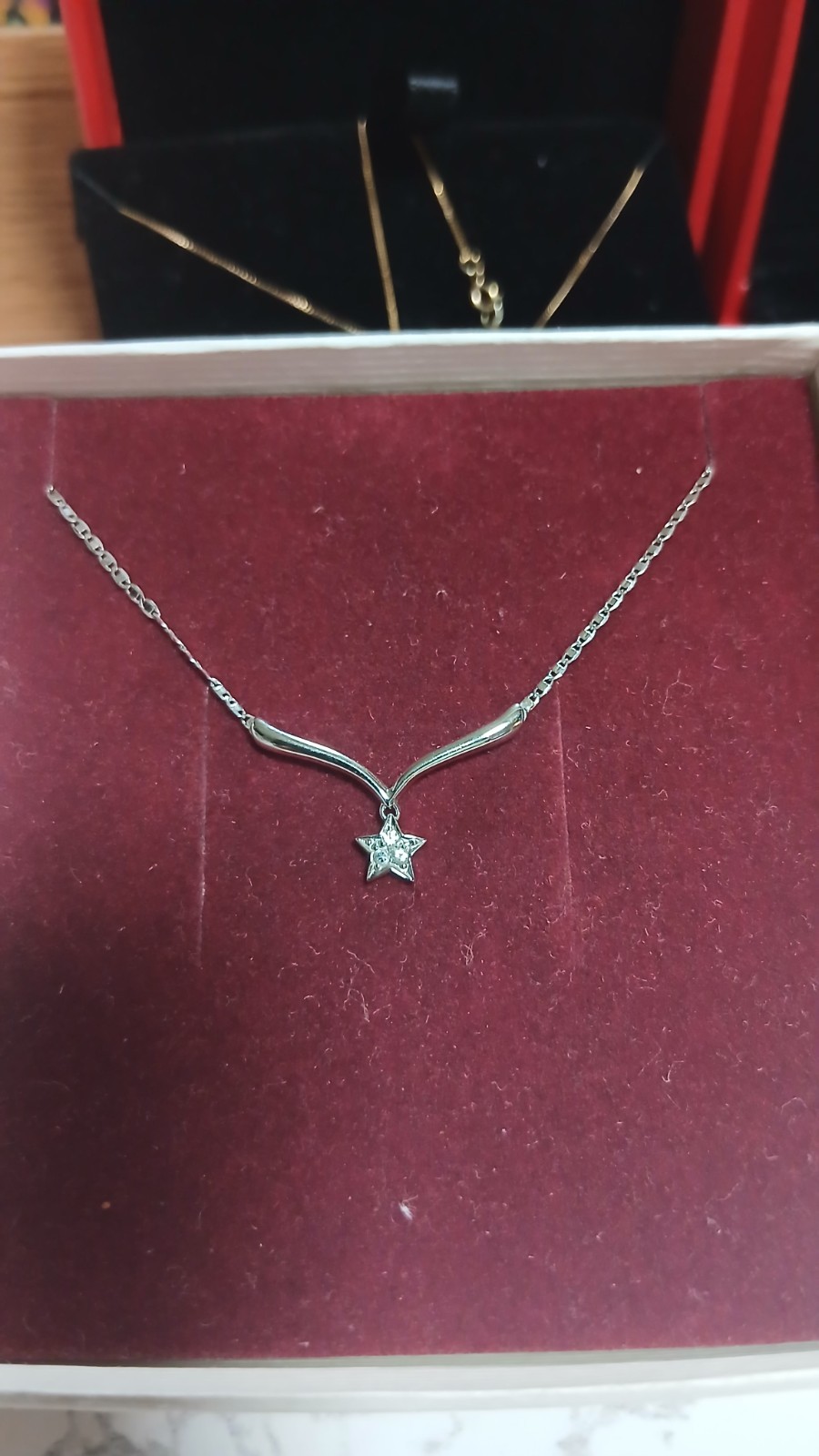 9ct white Gold necklace