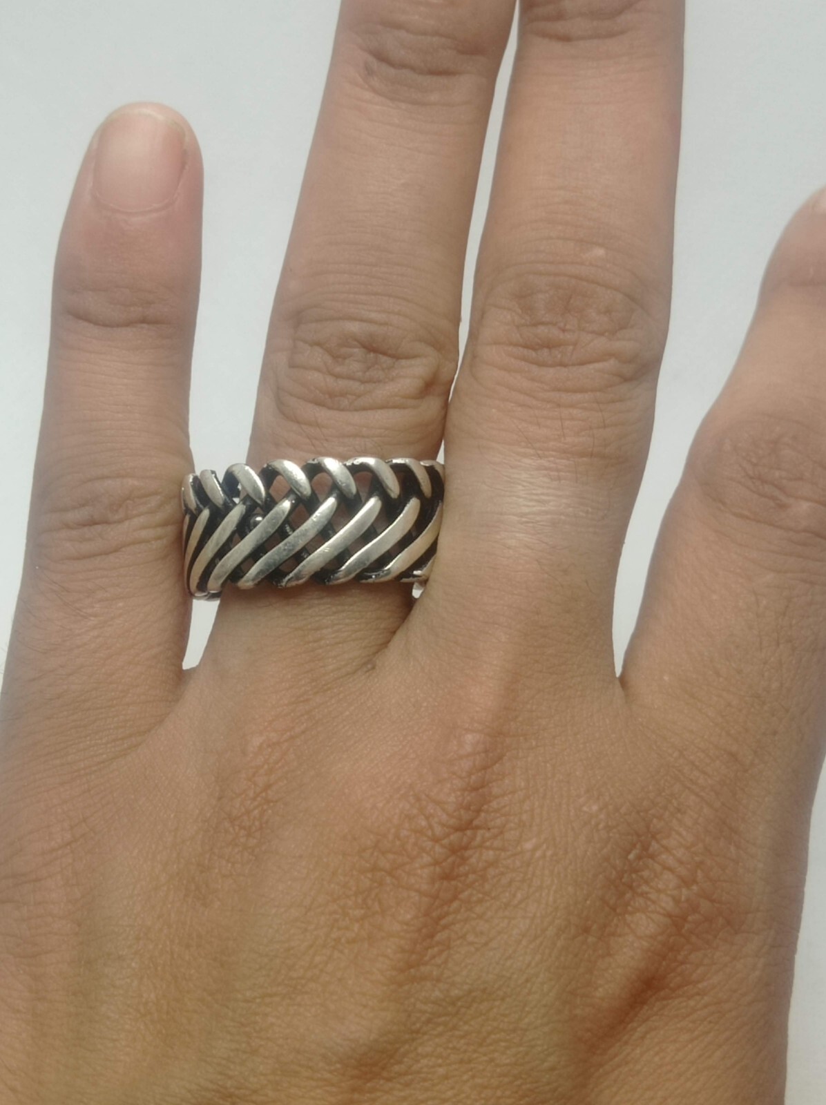 A men’s ring made of 925 silver, size 12 and weighing 10 grams. It is very beaut