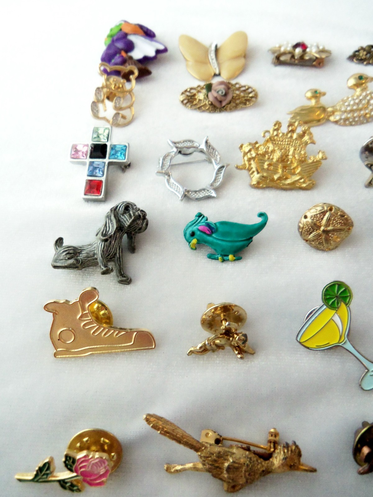 28 PC Vintage Mixed Lot Vintage Small Pins & Lapel Pins #1B