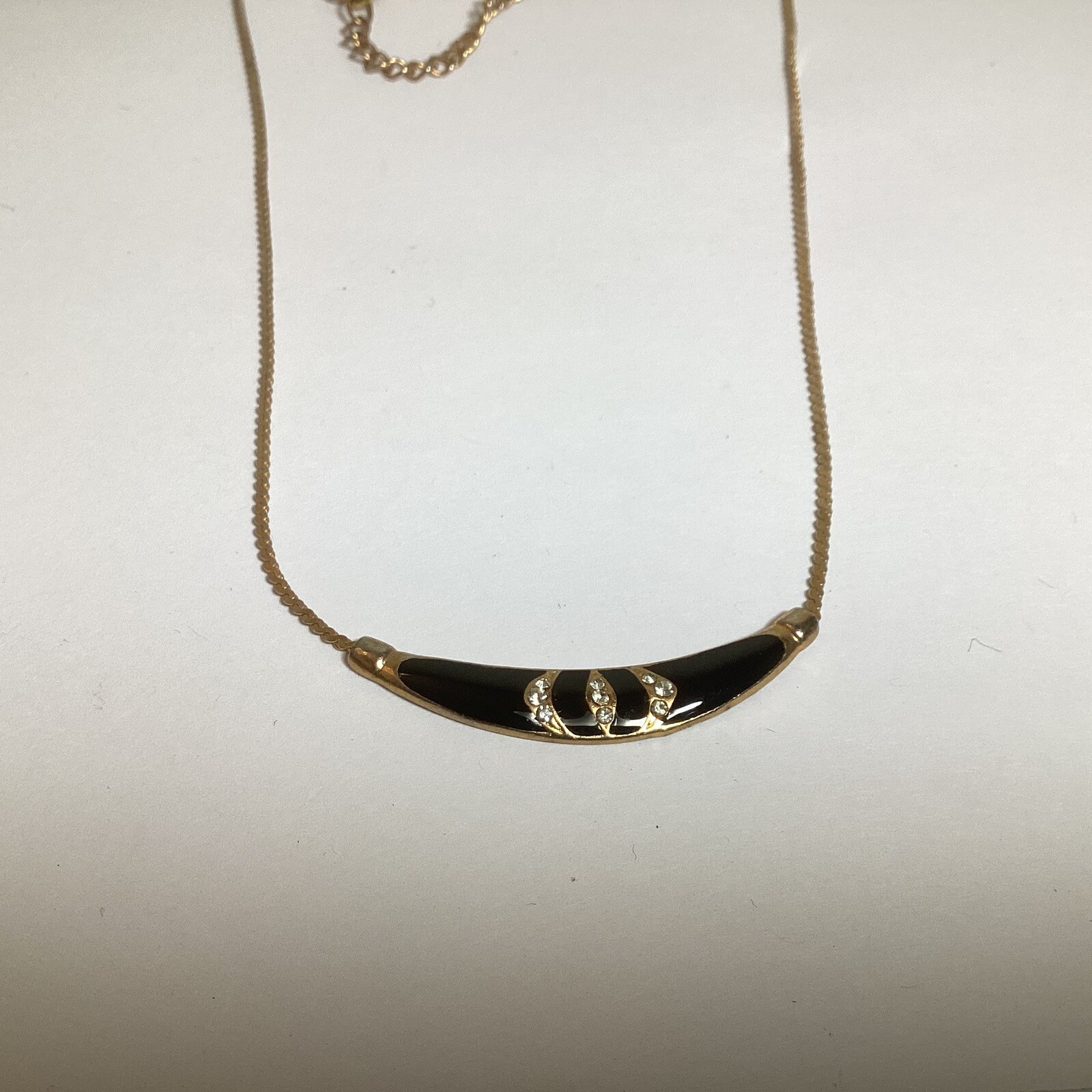 PRETTY VTG 19 1/2” BLACK ENAMEL W/RHINESTONE ACCENTS NECKLACE ADJUSTABLE LENGTH