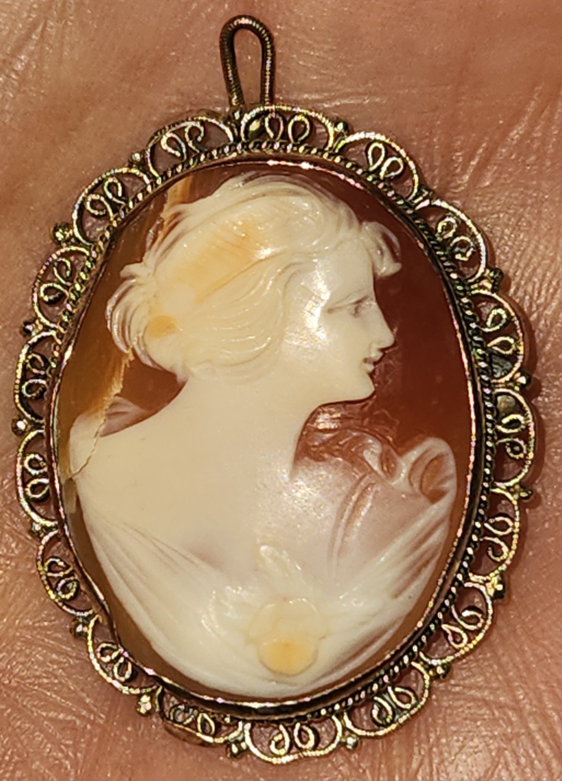 VTG SHELL CAMEO PROFILE HIGH RELIEF CARVING FILLIGREE TRIMED PENDANT 1.5″