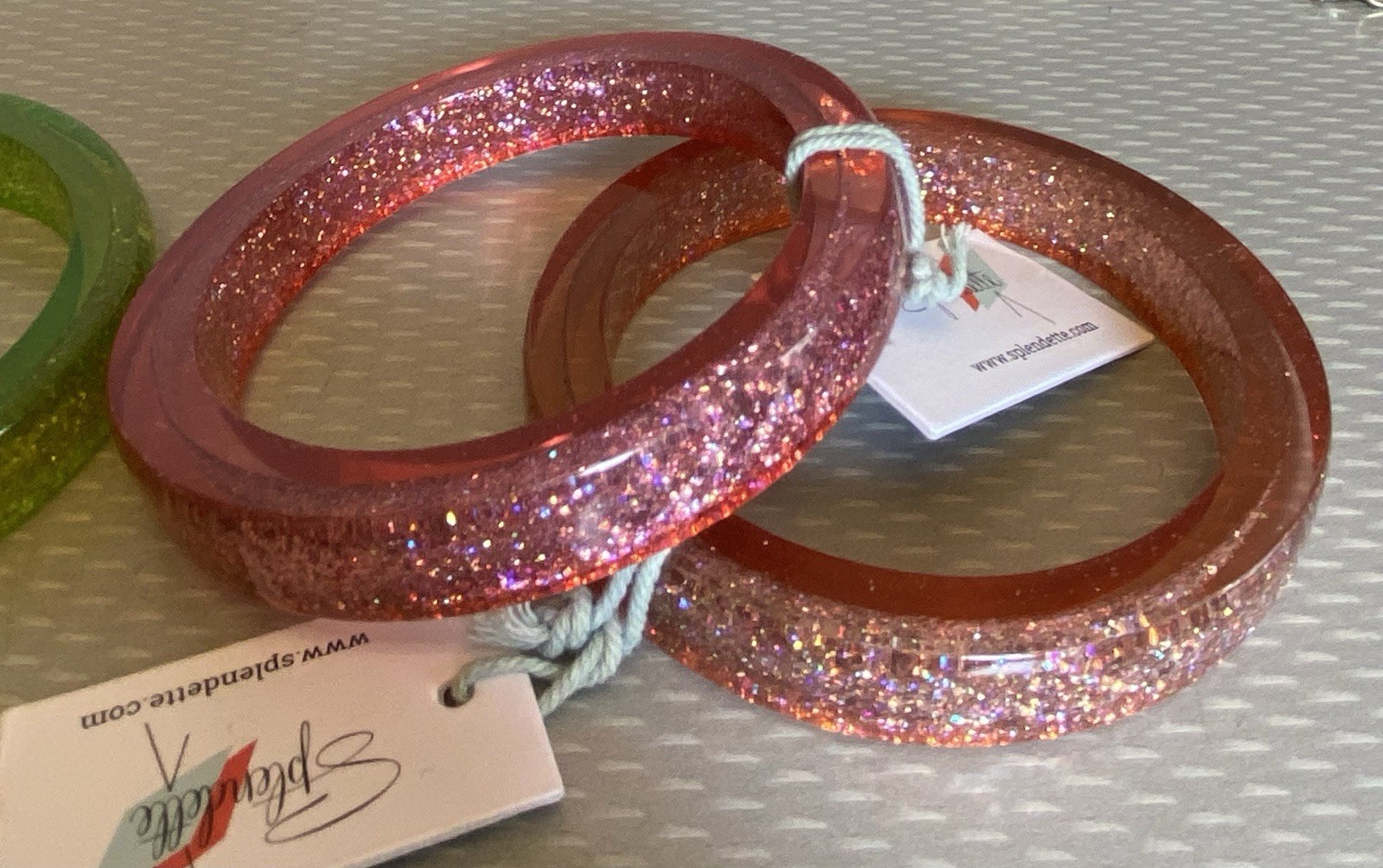 Bangle Set 4 Lucite Plastic Glam Glitter Duchess Pink Green Splendette w/tags 8″