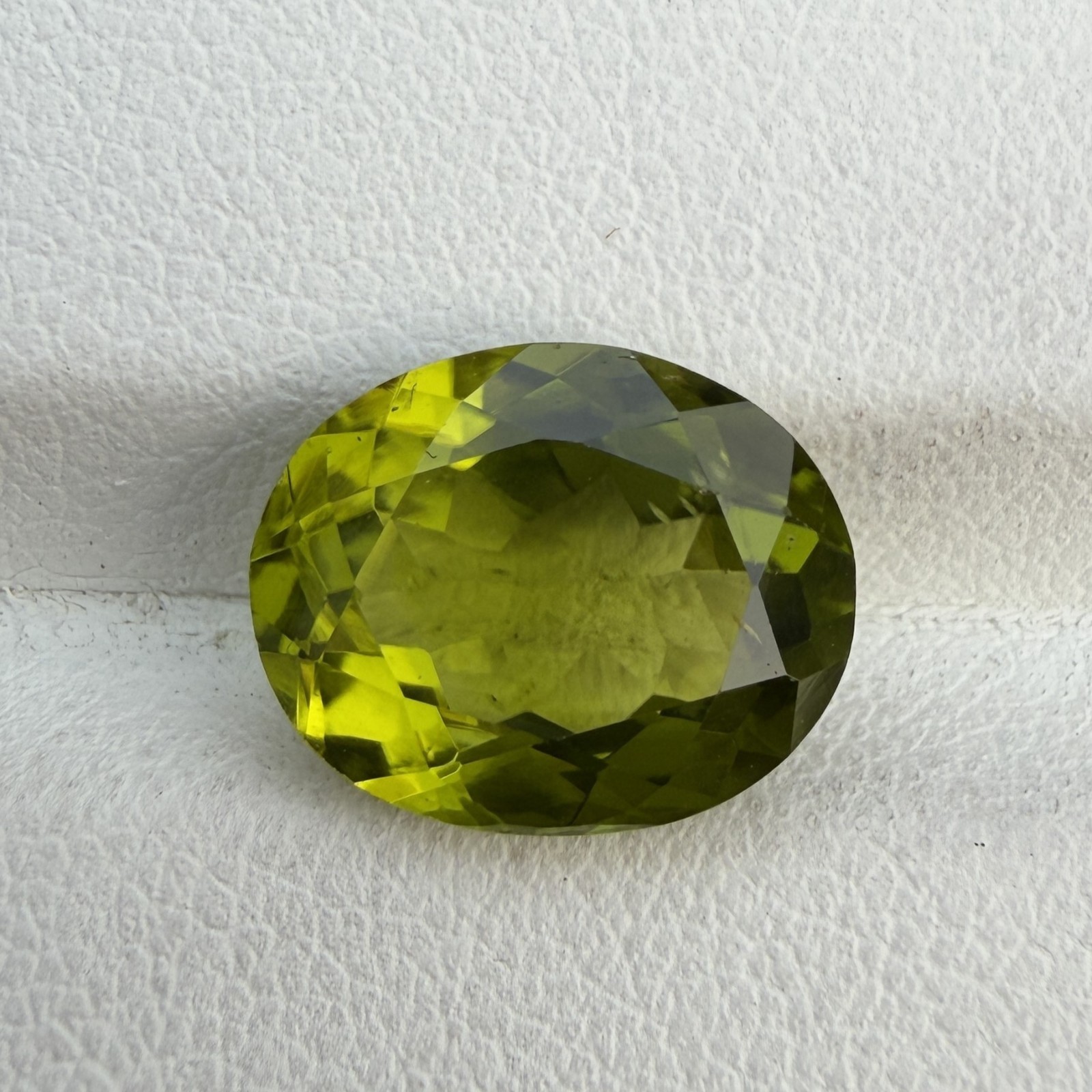 Oval Cut Natural Peridot Semi-Precious Gemstone, Weight: 3.90 Carats