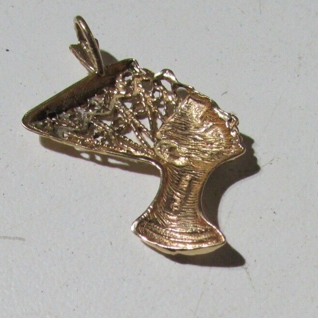 14K Nefertiti Pendant 1.1/4″ Length ~ 0.06oz/1.6g