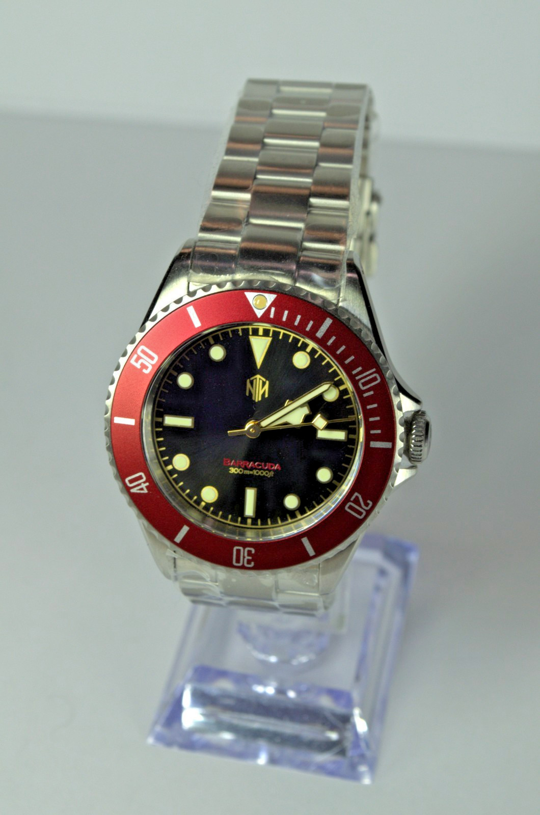 NTH Barracuda Vintage Red (Gilt dial!) – DISCONTINUED & excellent condition!