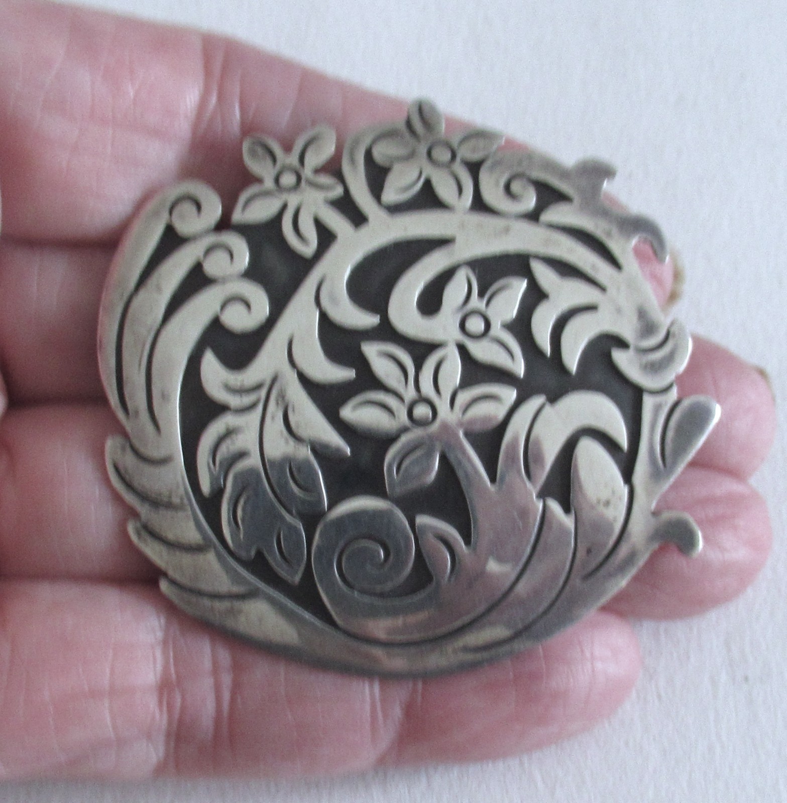 2 1/8 INCHES VINTAGE TAXCO MEXICO PENDANT BROOCH by TSL, 16 GRAMS