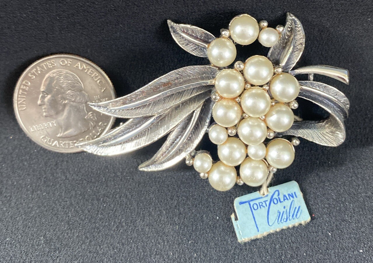 Tortolani Vintage Brooch Faux Pearl Pin Designer Signed Leaf Silvertone I5