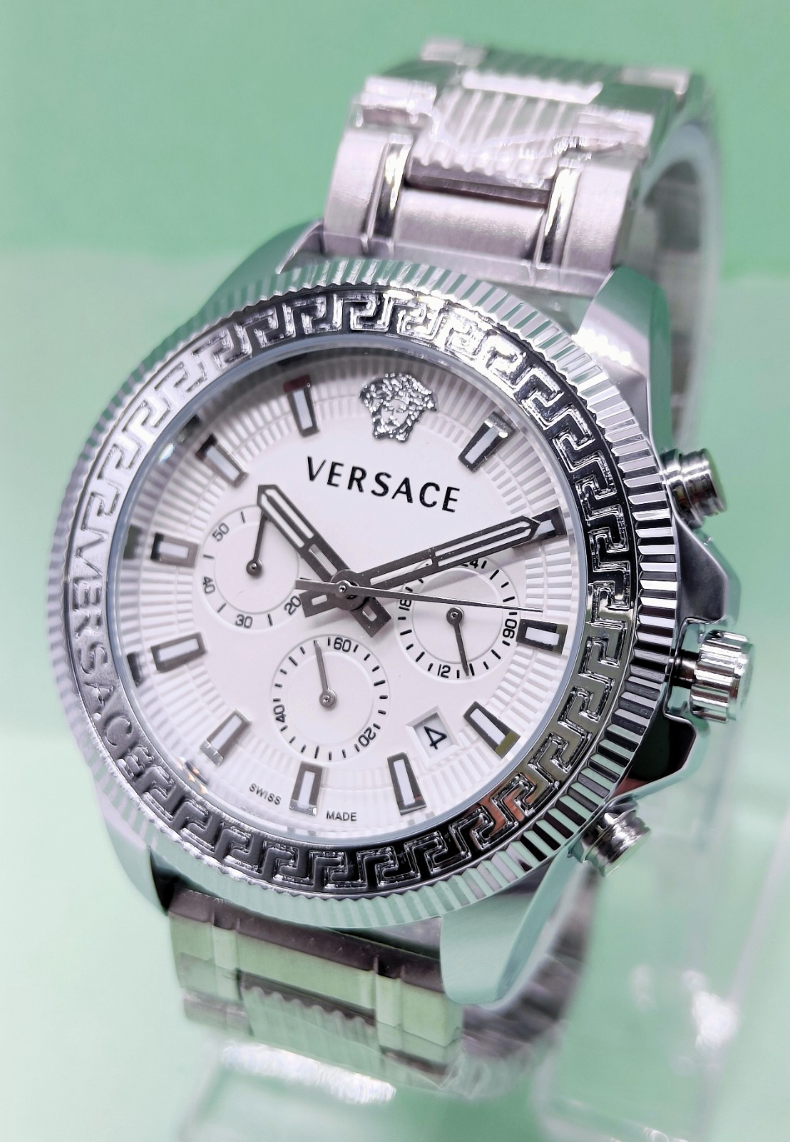 Awesome Versace Chronograph Date Indicator Analog Men’s Wrist Watch