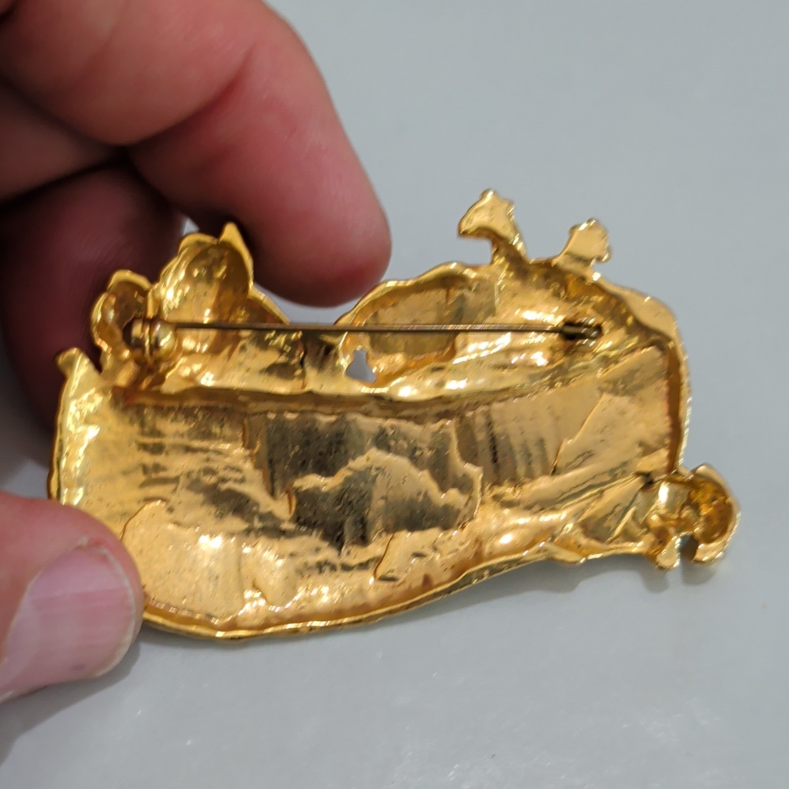 Gold Tone Noah’s Ark Religious Animal Scene Metal Brooch Pin, No Stones