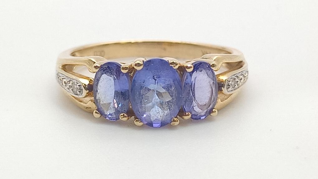 14K Yellow Gold APX 1 2/3 CTW Oval Tanzanite Diamond Ring Sz 7 (ML1078239)