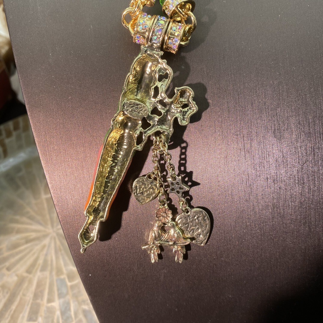 New Vintage Medieval Enamel Craft Pen Little Angel Love Bird Pendant