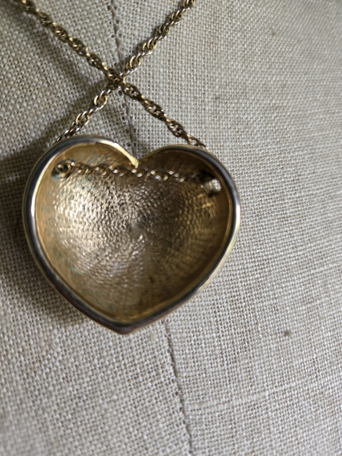 Costume Jewelry Chunky Heart Necklace Gold Tone 16″ Chain. Heart 1.25″ X 1.25″