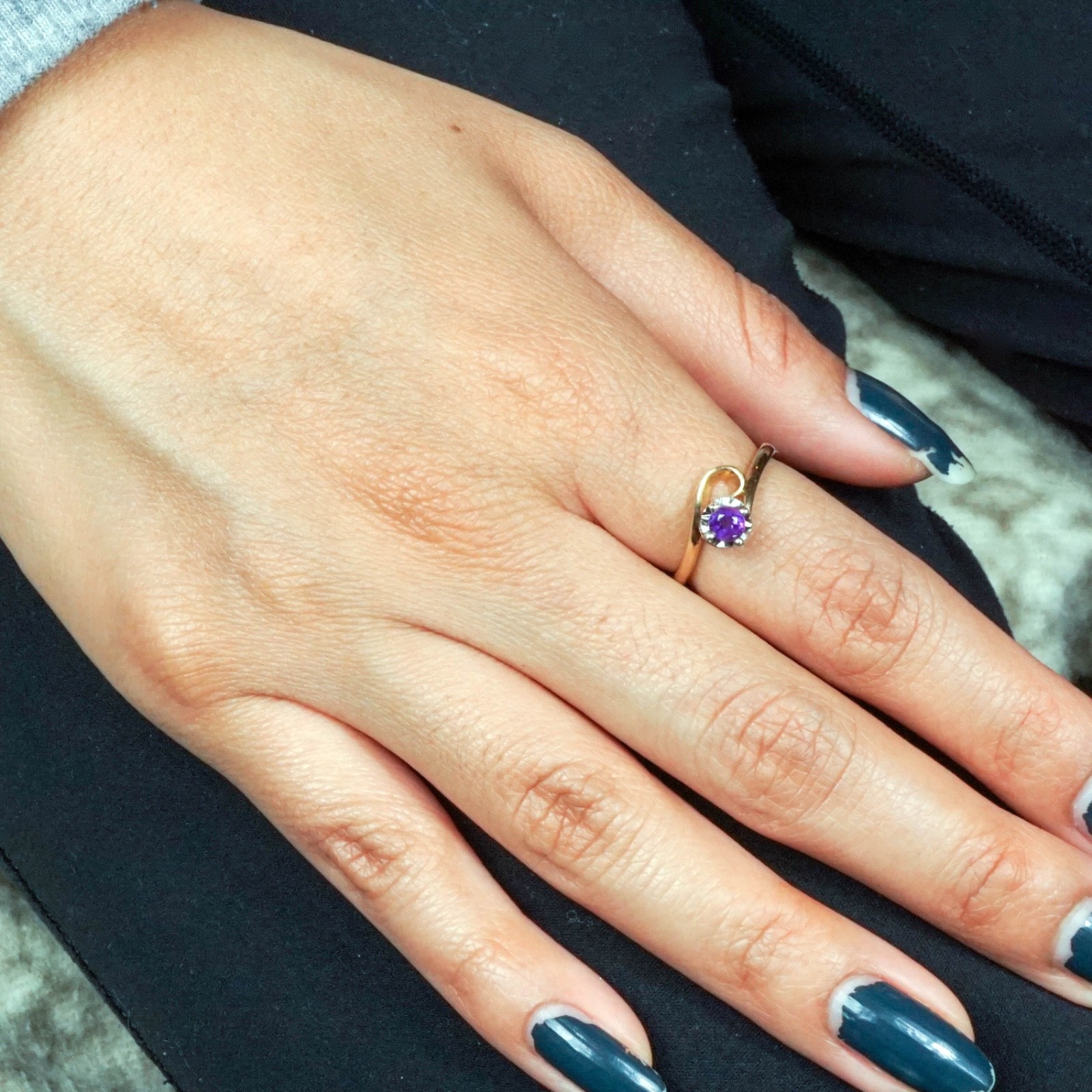 14K Solid Gold Loop Amethyst Ring, Natural 0.2 Carat Purple Gemstone, Size 5.75