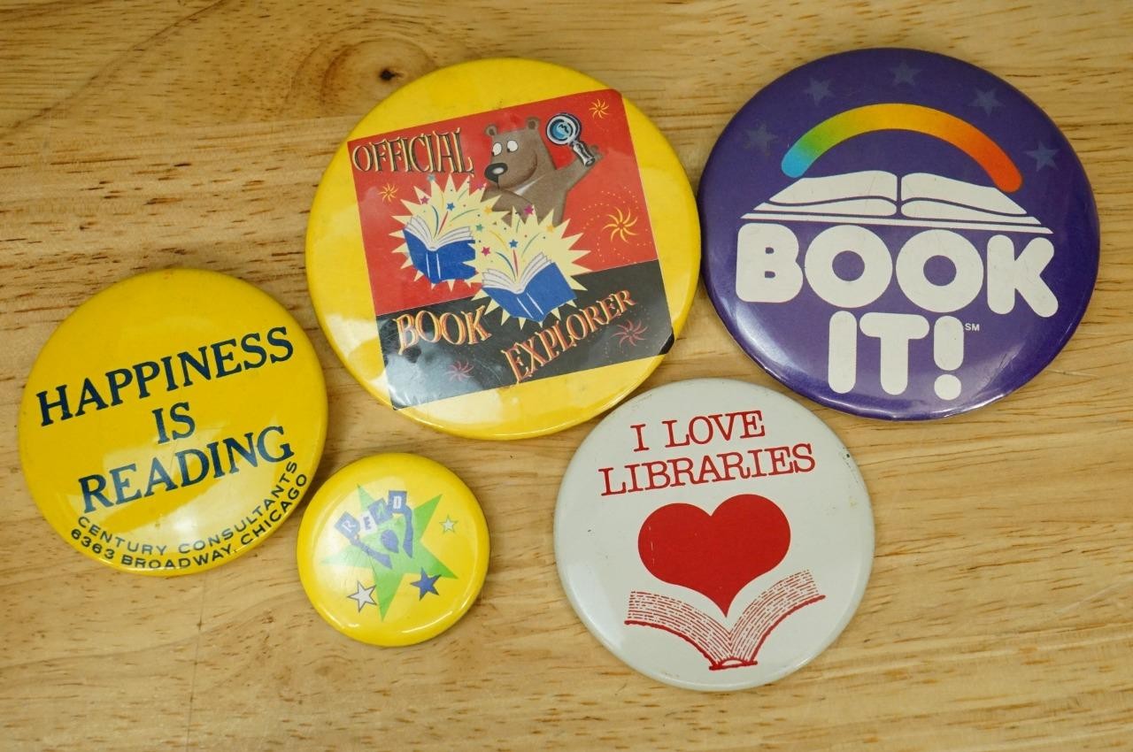 Vintage Lot Pinback Buttons Kids School Library Reading Teachers Book It