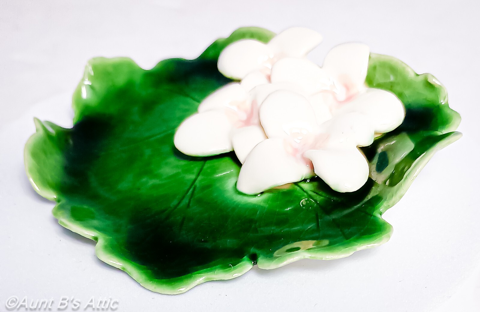 Pin/Brooch Vintage Mid 20th Century Glazed Ceramic Green Lilly Pad & Flower Pin
