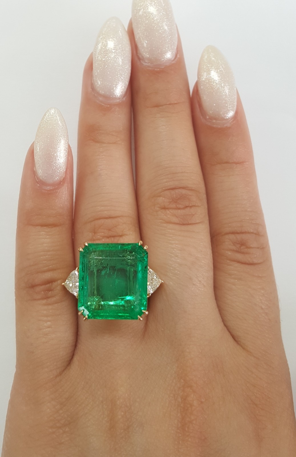 Colombian Minor Green Emerald Trillion Diamond 18k Gold Ring 14.85 ct Rtl $200K